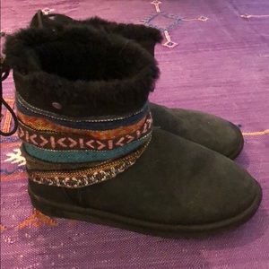 Koolaburra sheepskin ugg style boots size 9